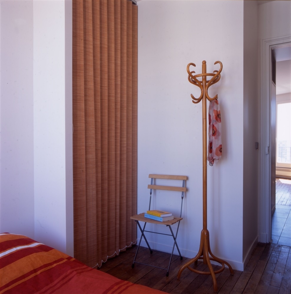 chambre, strore californien devant dressing
© photo, Antonio Duarte 