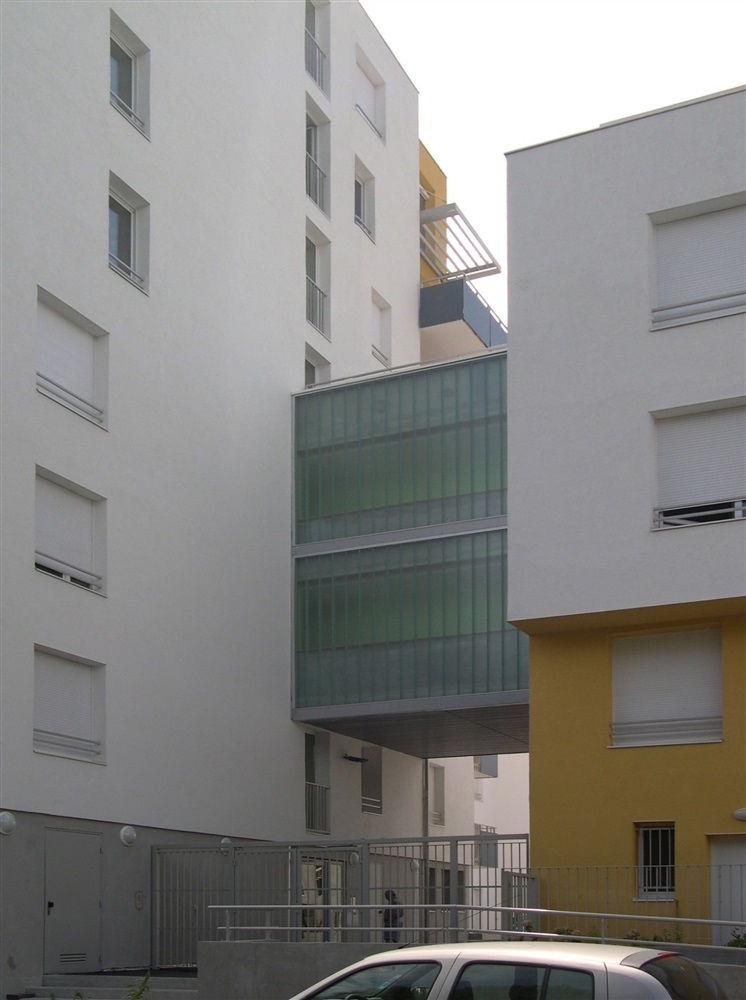 vue de l'entrée principale avenue des jeux olympiques
