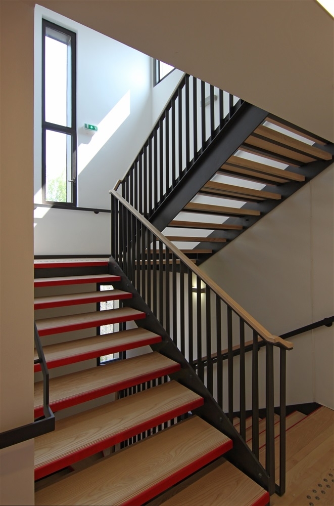 Escalier accès aux étages des chambres
